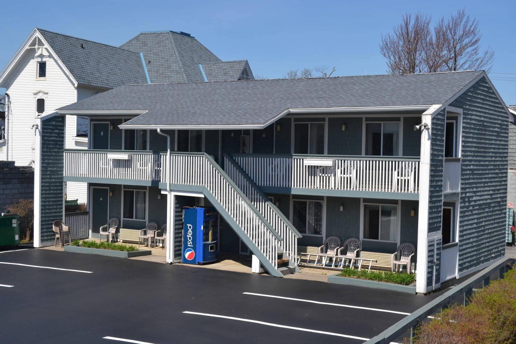 The Ship Motel 2*